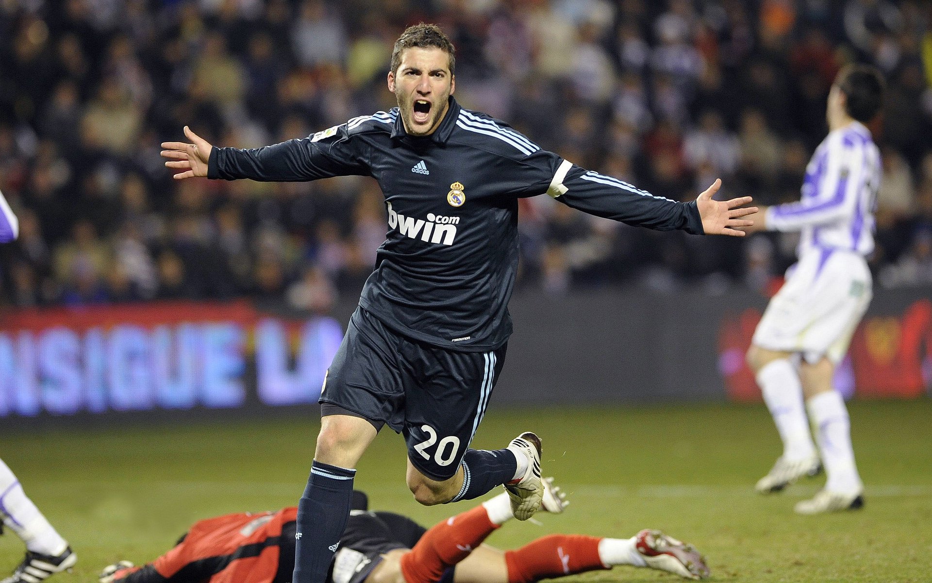 “考前减压综合运动营” 排球、游戏与冥想帮助放松